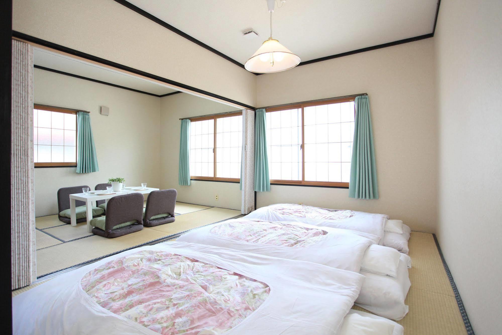 Fujiyama Base Bed & Breakfast Фуджийошида Екстериор снимка