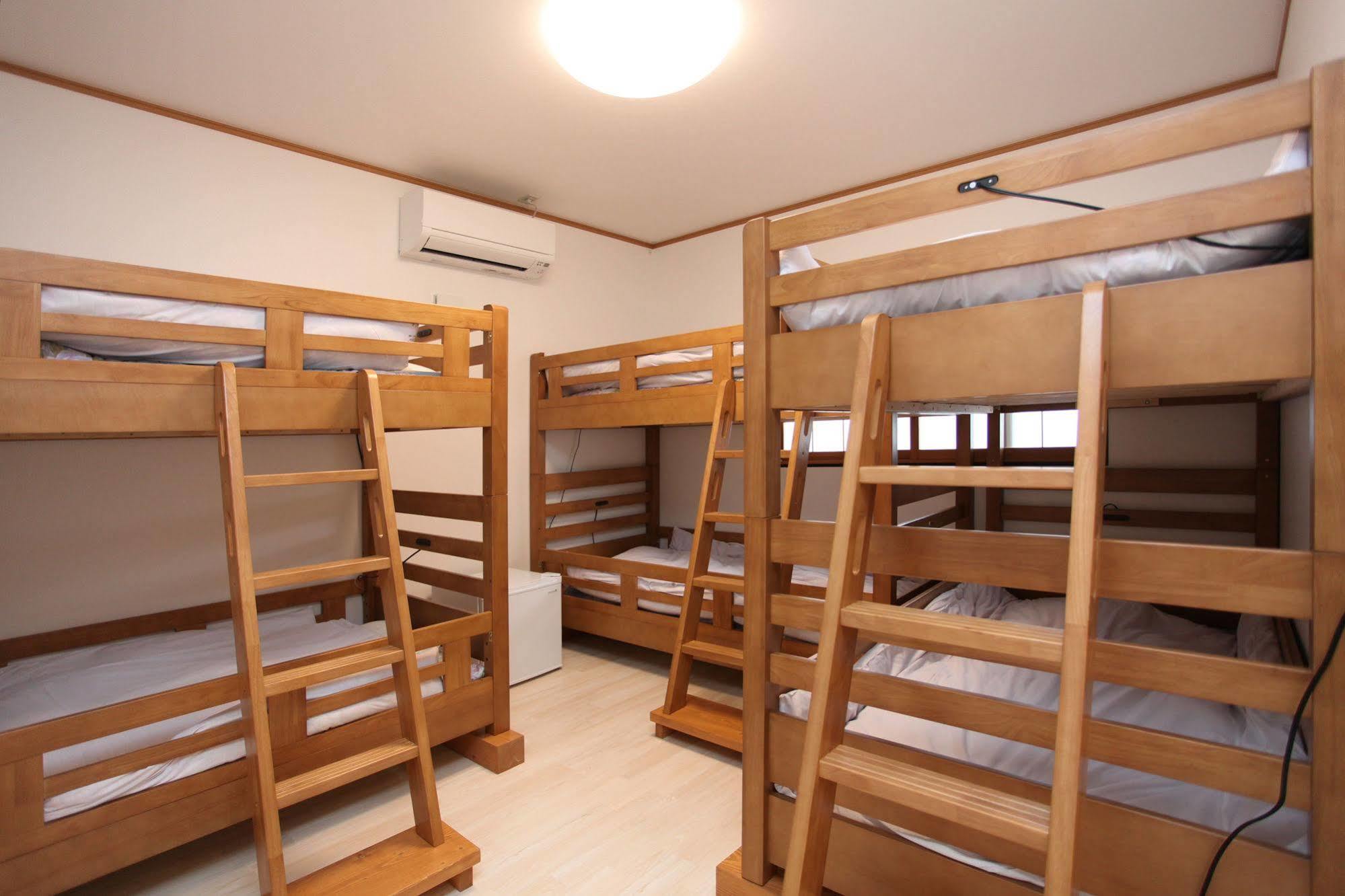 Fujiyama Base Bed & Breakfast Фуджийошида Екстериор снимка