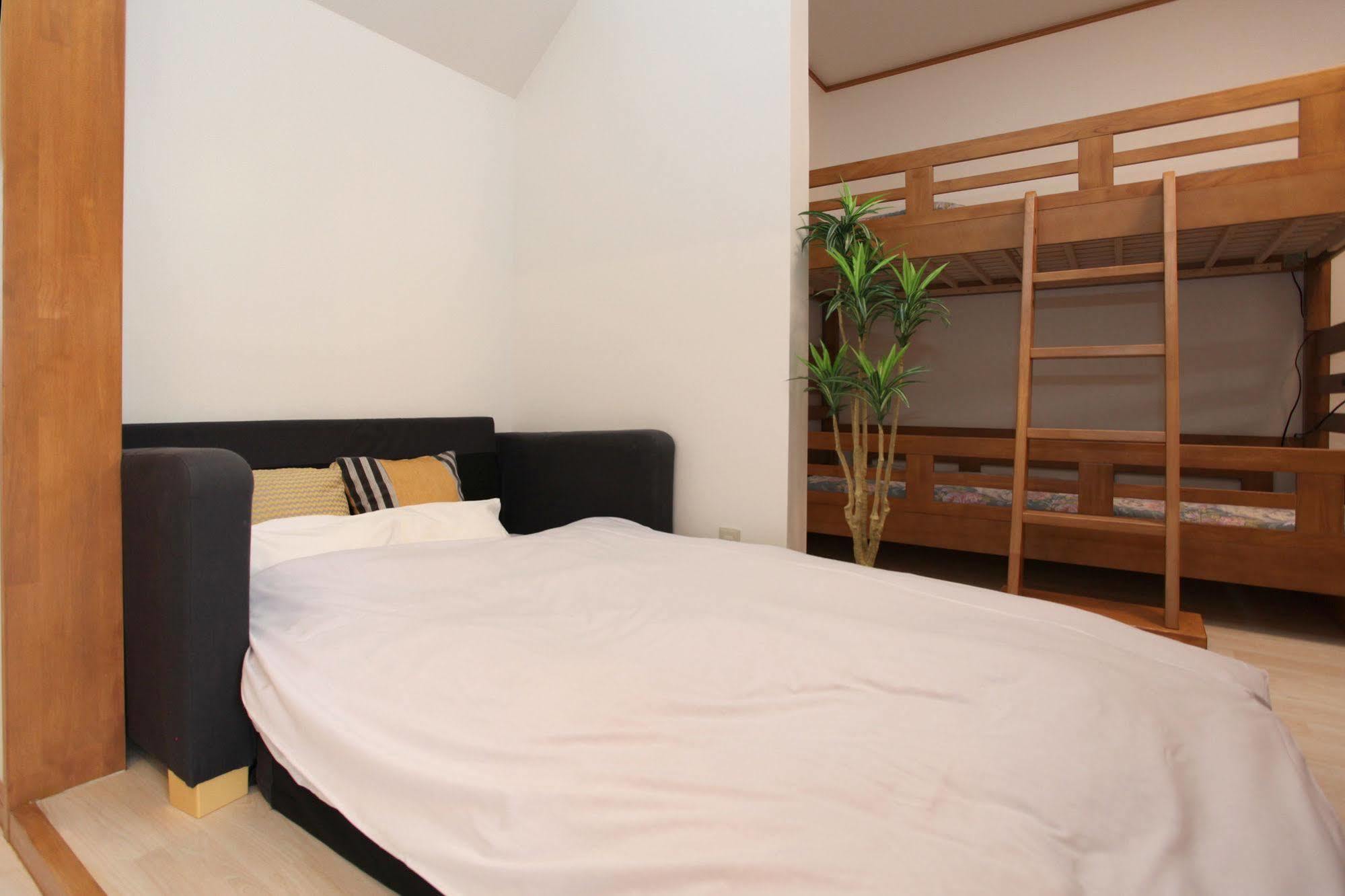 Fujiyama Base Bed & Breakfast Фуджийошида Екстериор снимка