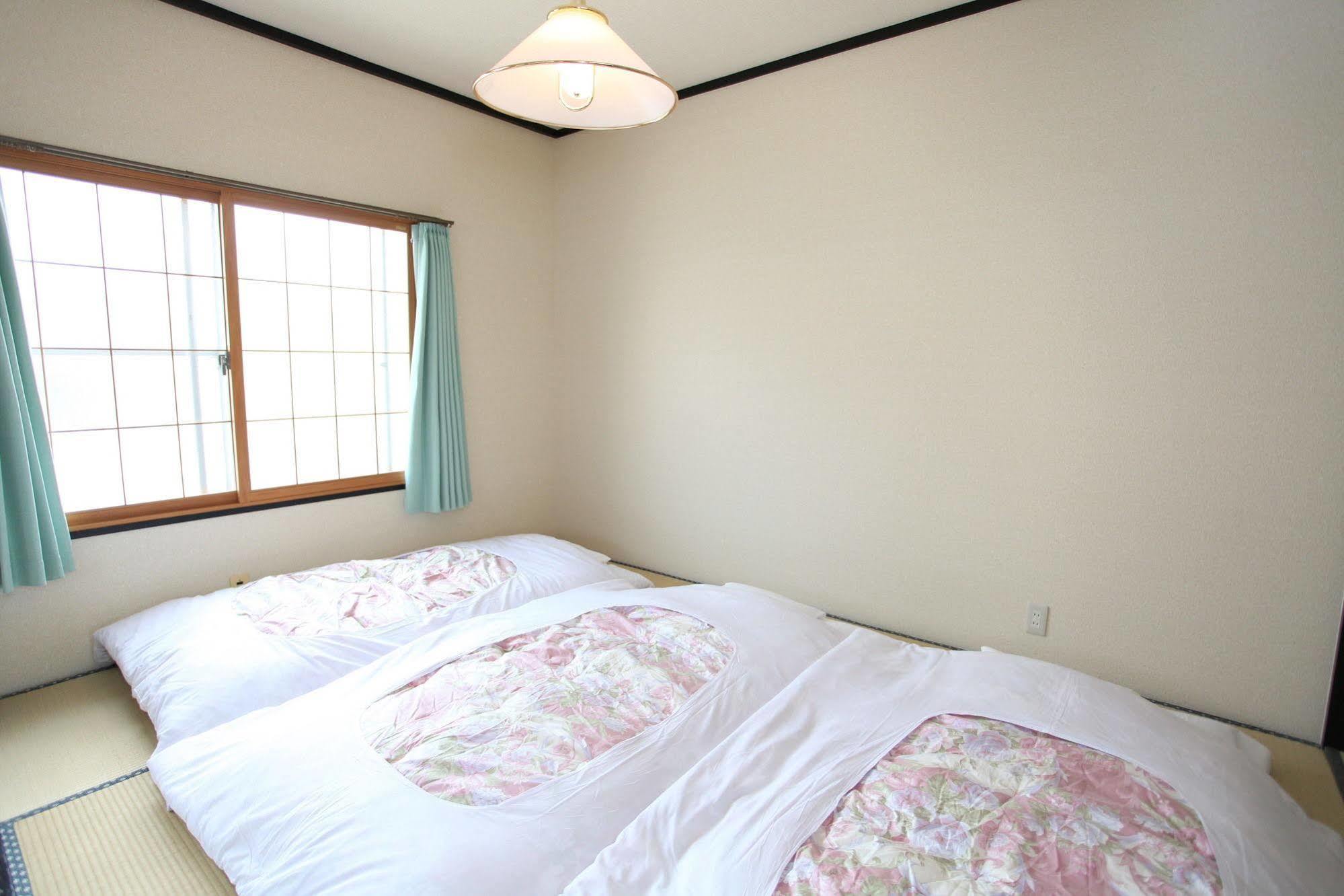 Fujiyama Base Bed & Breakfast Фуджийошида Екстериор снимка